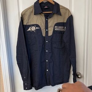 Channel 5 Clip Navy and Tan Button-Up Shirt M